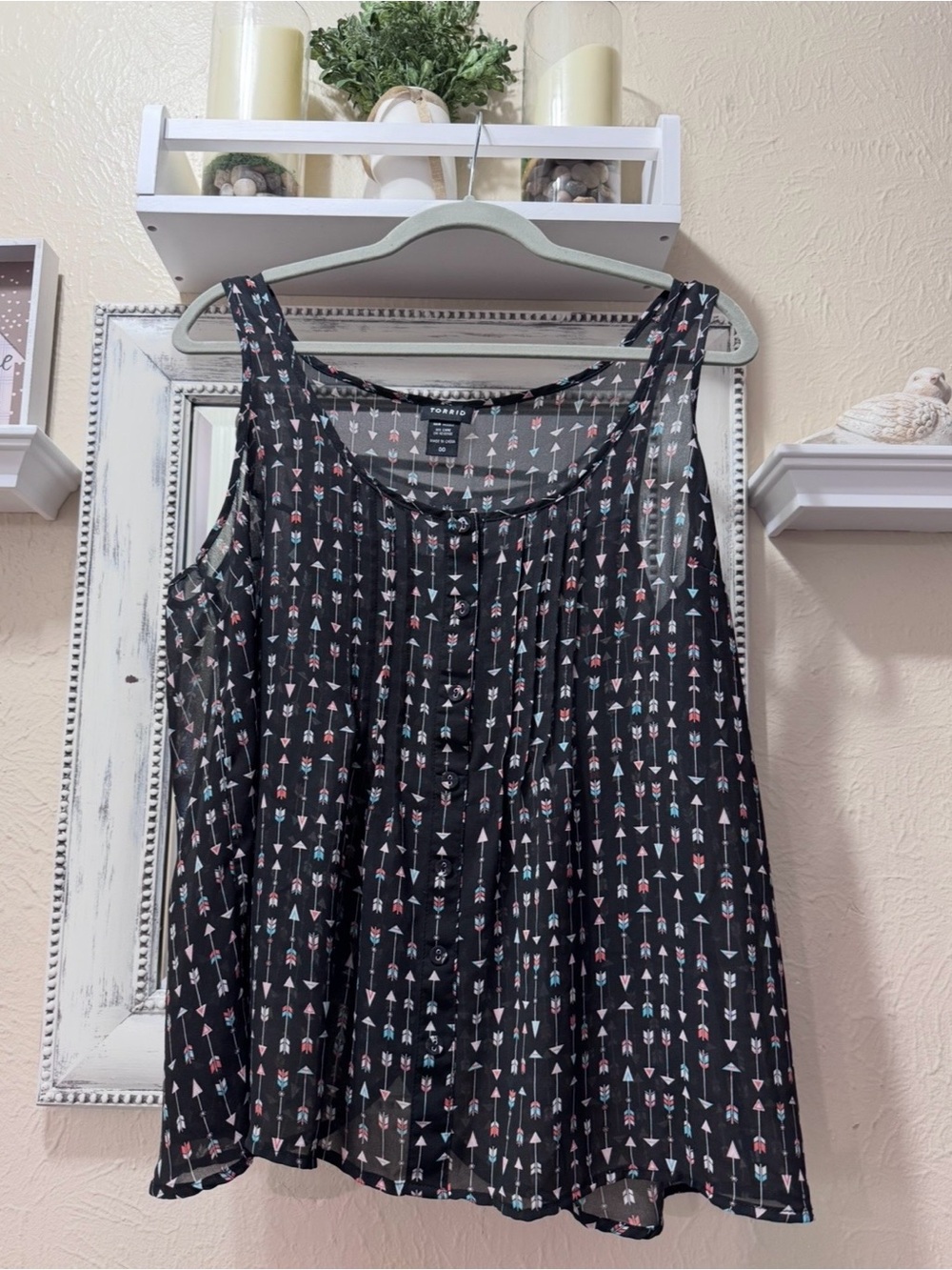 torrid Black Sleeveless Arrow Print Tank Top